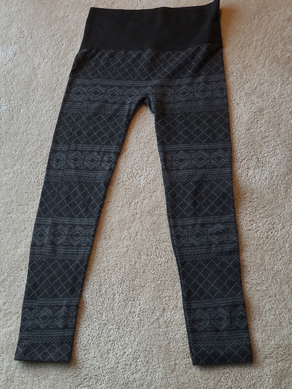French Laundry Black & Gray Geometric Patterned Leggings
